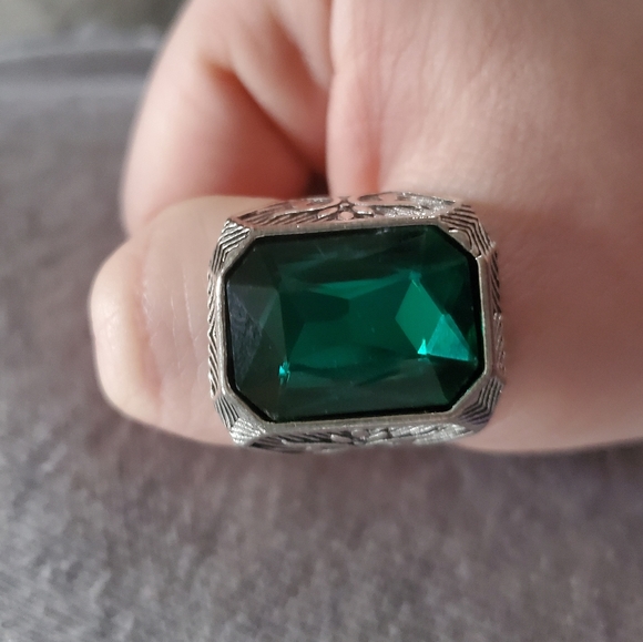 Sparkling CZ Emerald Silver Chunky Ring Sz 10 - Picture 4 of 4